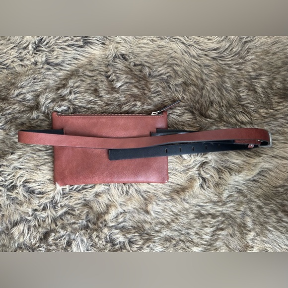 Brown leather Calvin Klein belt bag (like new) - Picture 2 of 2